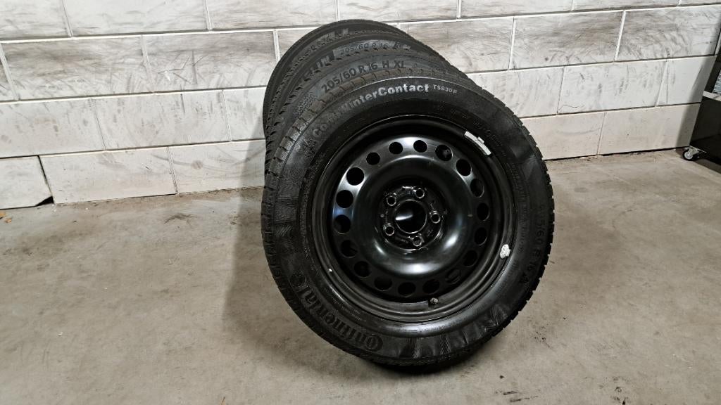 Winterbanden Mercedes B-Klasse W247 A-Klasse W177 205/60/16, Auto-onderdelen, Banden en Velgen, Gebruikt, 16 inch, Banden en Velgen