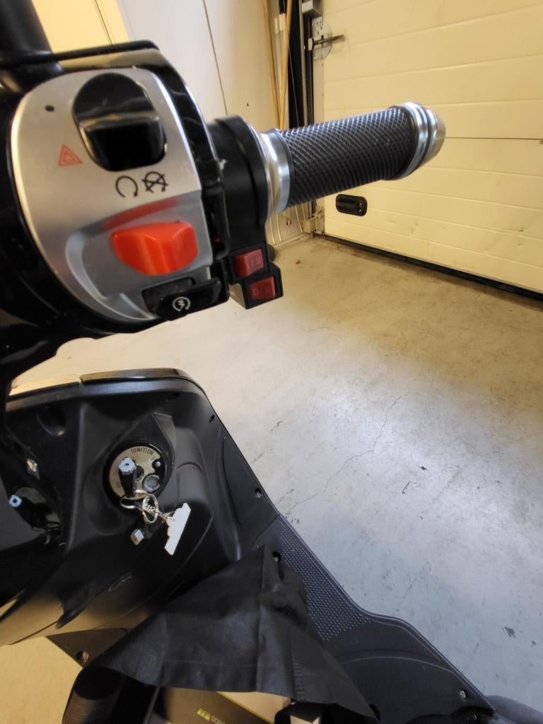 Electrische scootmobiel killerbee., Gebruikt, 16 t/m 25 km, 16 km/u of meer, Ophalen