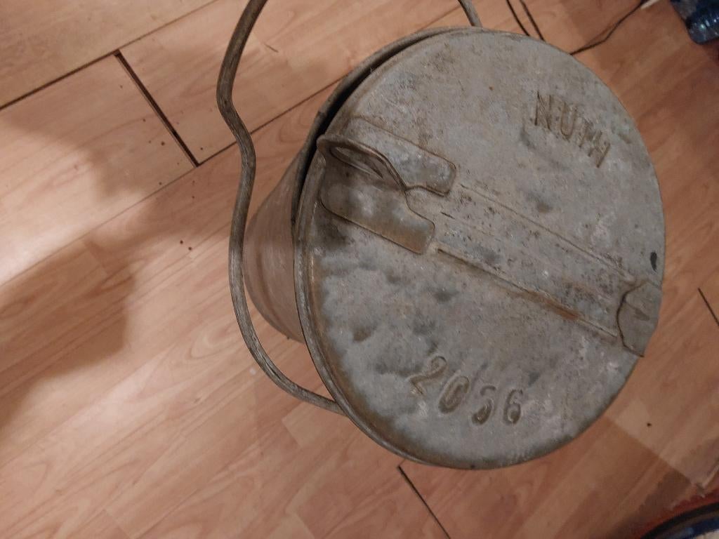 Oude vuilnisbak, Ophalen