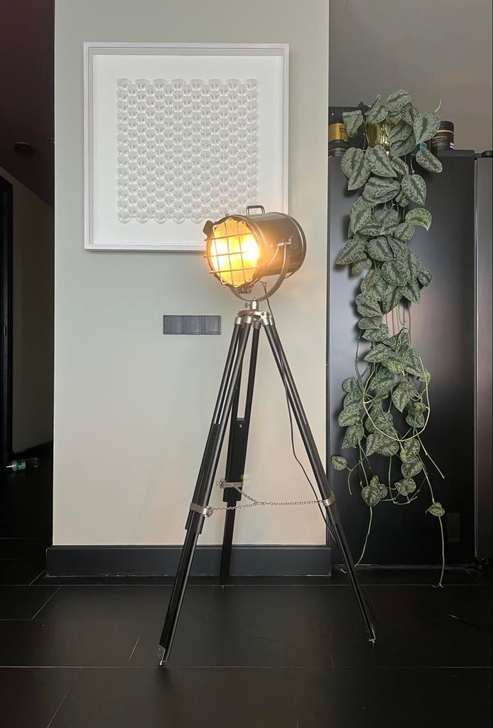 Stijlvolle Driepoot Vloerlamp, Ophalen, Gebruikt, 100 tot 150 cm, Studio loft