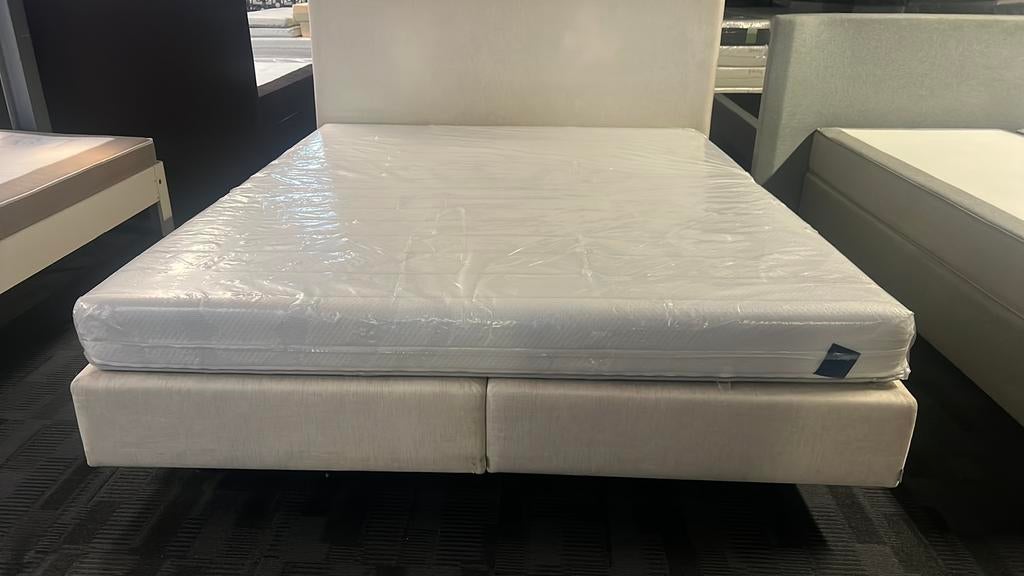 Auping boxspring creme met inizio matras 180 x 210