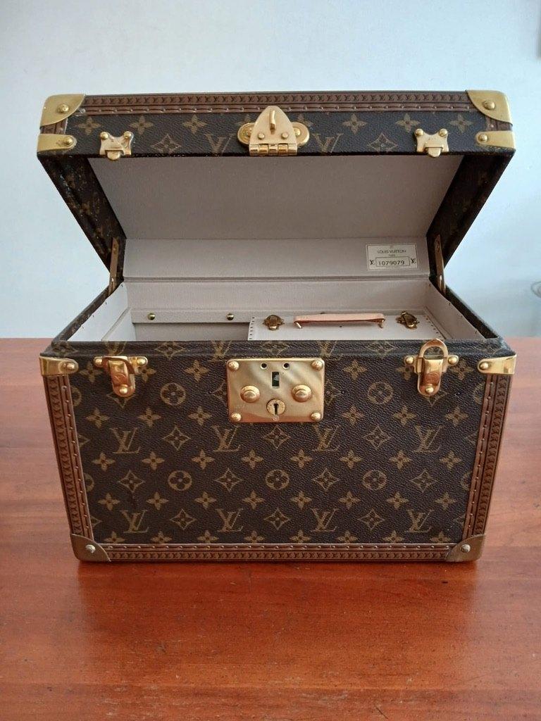 LOUIS VUITTON Boite Pharmacie, Ophalen