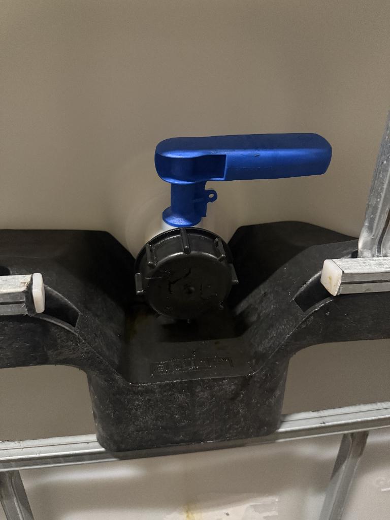 Gereinigde IBC-container / Regenton – 1.000 liter, Ophalen, Kunststof, Met kraantje, 150 liter of meer