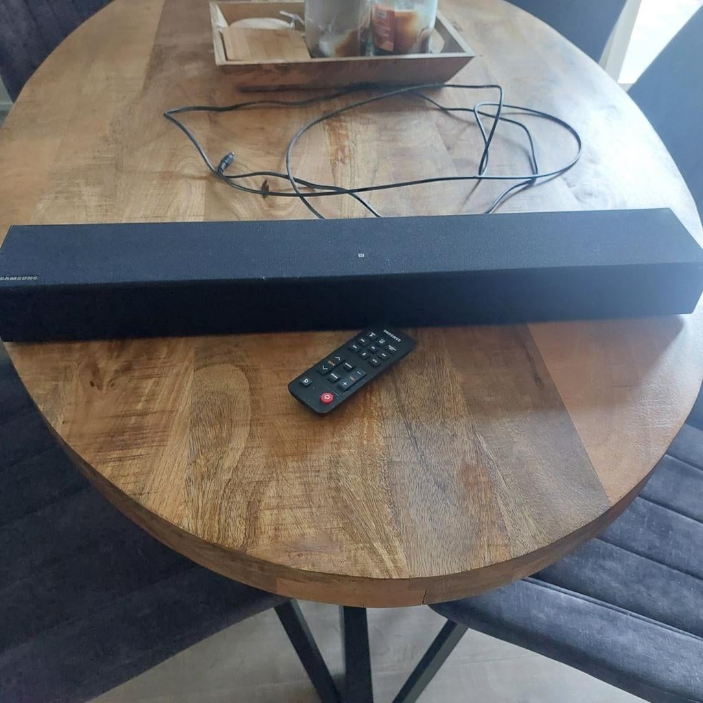 Samsung HW-T400 Soundbar - Uitstekende geluidskwaliteit, Ophalen, Bluetooth, Gebruikt
