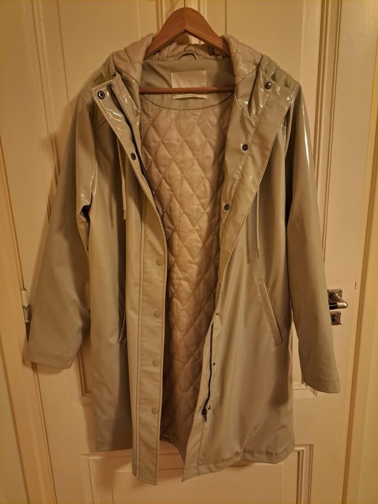 Nieuwe gevoerde regenjas, Kleding | Dames, Jassen | Winter, Maat 38/40 (M), Beige, Nieuw, Ophalen of Verzenden