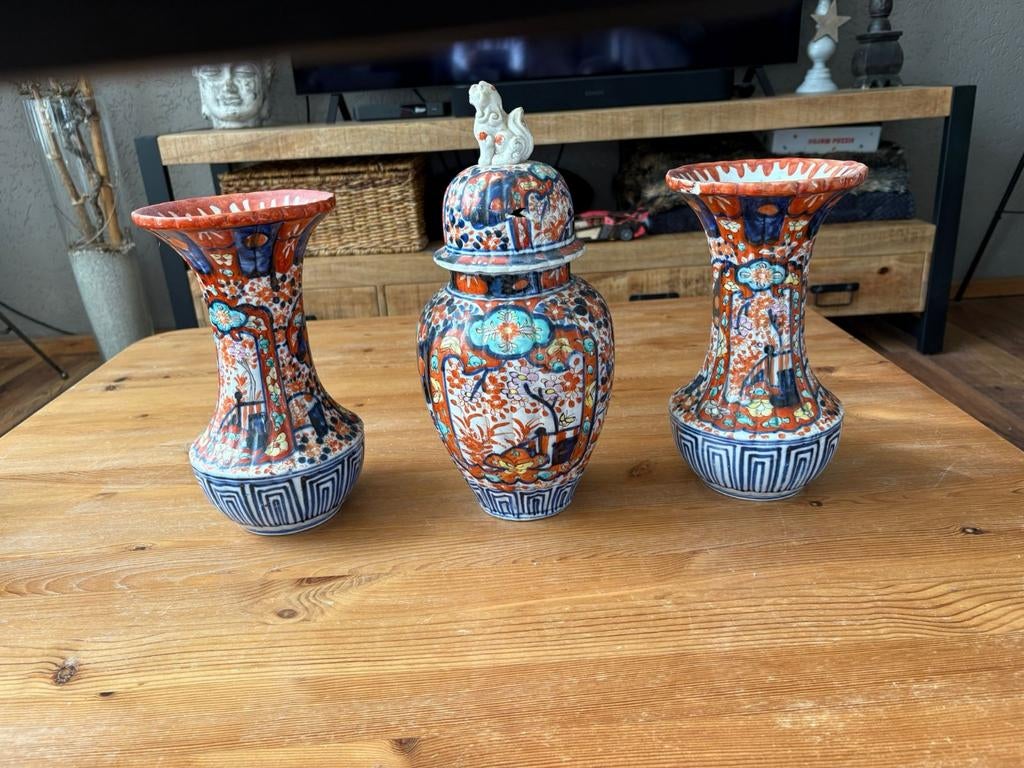 Driedelig Japans Imari kaststel, Antiek en Kunst, Antiek | Vazen, Ophalen