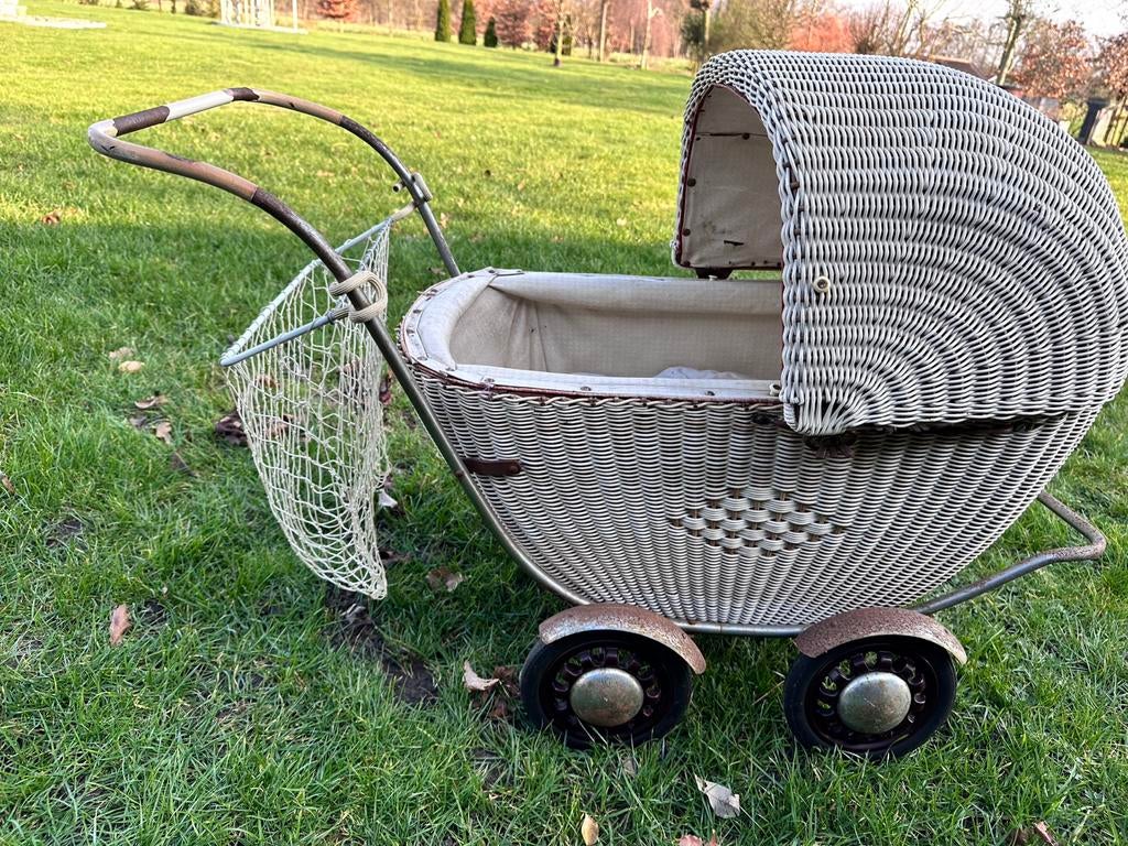 Oude rieten kinderwagen - Vintage look, Kinderen en Baby's, Kinderwagens en Combinaties, Ophalen of Verzenden, Gebruikt, Kinderwagen