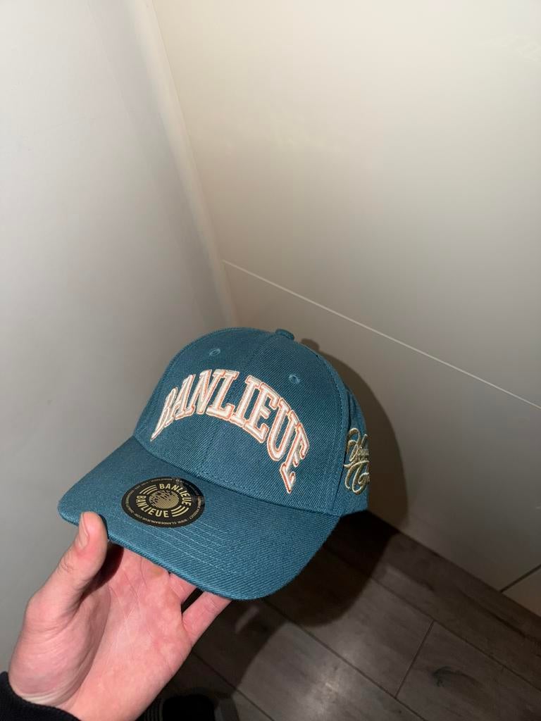 banlieue pet, Ophalen of Verzenden, Zo goed als nieuw