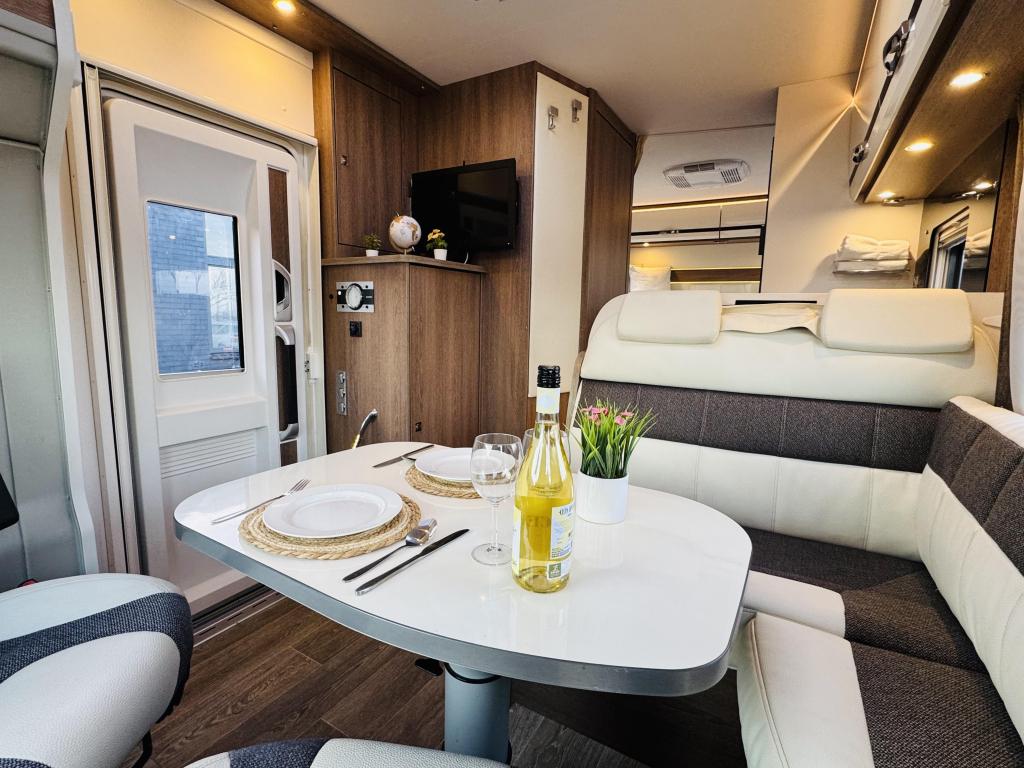 Dethleffs Trend T 6717 Lithium Accu PAASSHOW 3000 KORTING, Arist-Dethleffs-Straße 12, 88316 Isny im Allgäu, Duitsland, Standaard zit