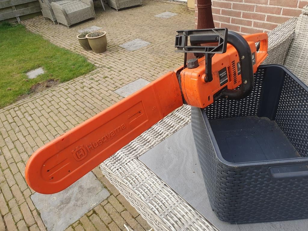 Husqvarna elektrische kettingzaag 1400W, Ophalen, 1200 watt of meer, Kettingzaag, 30 tot 70 mm