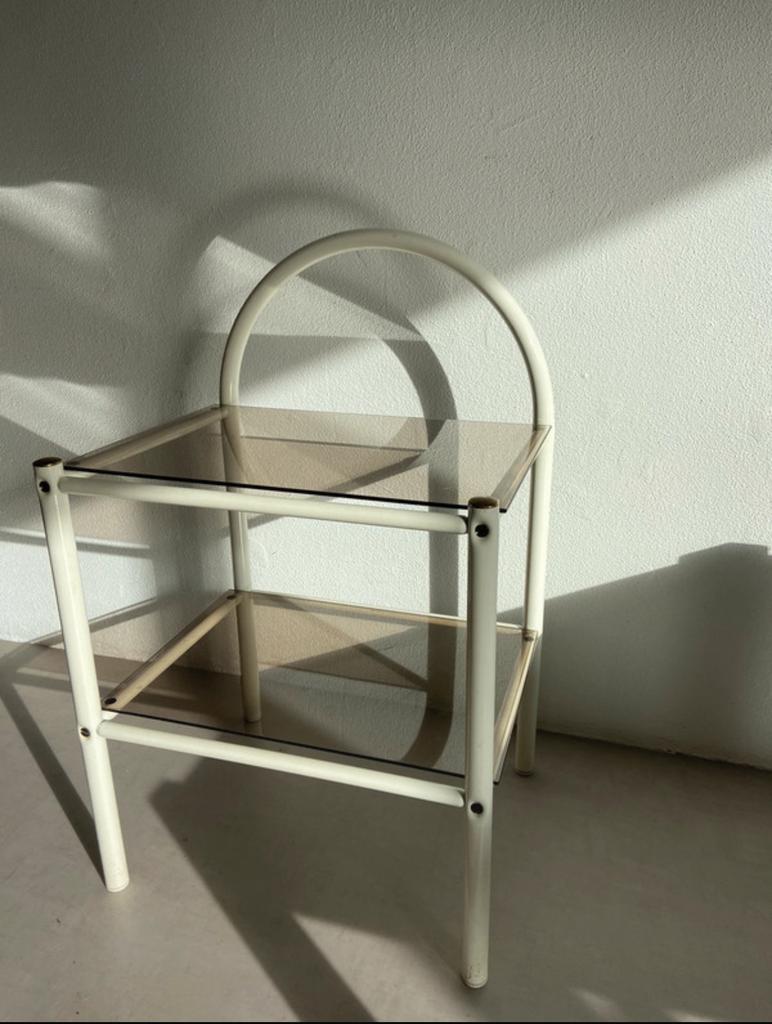 Vintage Modernistisch Bijzettafel met Rookglas, Minder dan 55 cm, Gebruikt, Metaal of Aluminium, Rechthoekig