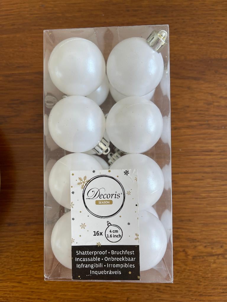 16 Kerstballen Kleur: Mat Wit Nieuw in Doos, Diversen, Ophalen of Verzenden, Nieuw