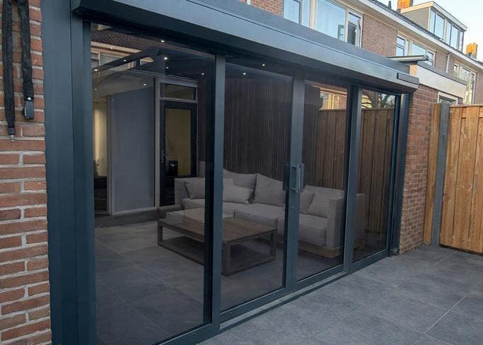 Luxe Veranda met Glazen Schuifwanden en Rolluiken, Doe-het-zelf en Verbouw, Rolluiken, Ophalen of Verzenden, Nieuw