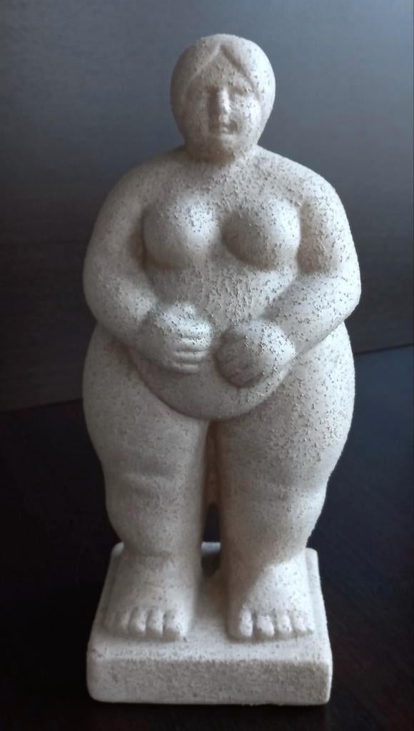 Beeld van naakte,corpulente vrouw,gemaakt van klei/aardewerk, Ophalen of Verzenden