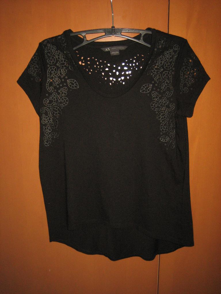 Exclusief zwart broderie-shirt ARMANI EXCHANGE XS snazzeys, Verzenden, Zwart, Nieuw, Korte mouw