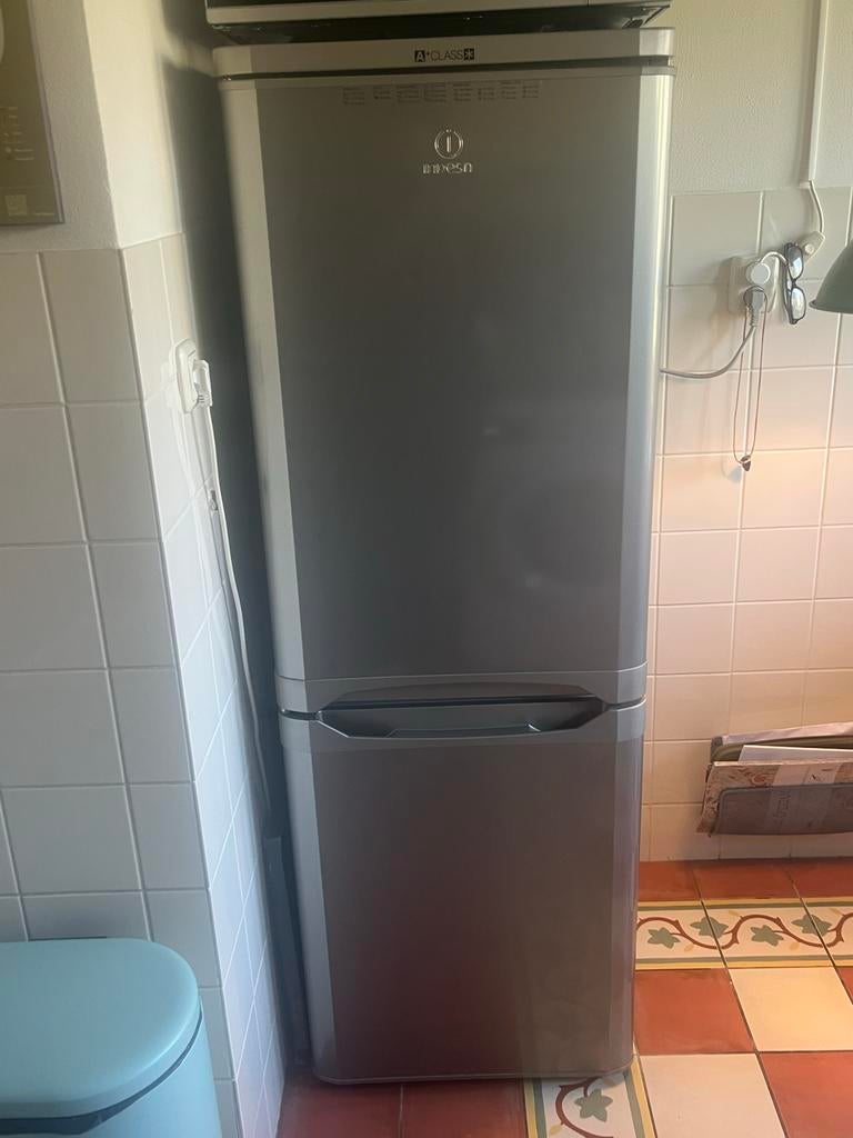 Indesit Koelvriescombinatie 160x55 cm, Ophalen, 150 tot 200 liter, Gebruikt, Met aparte vriezer