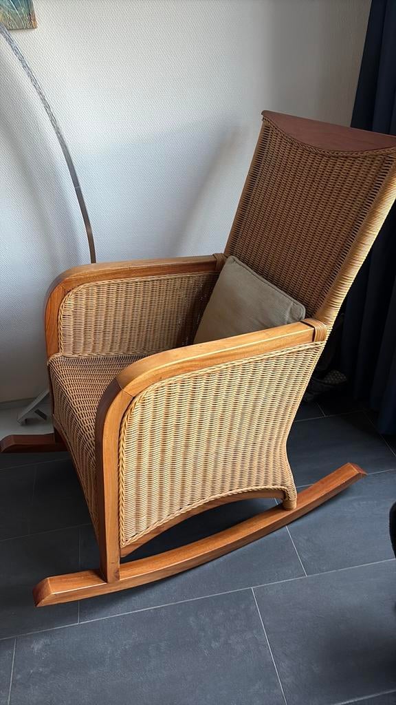 schommelstoel Houten/Riet, Ophalen, Zo goed als nieuw, Stoel(en)