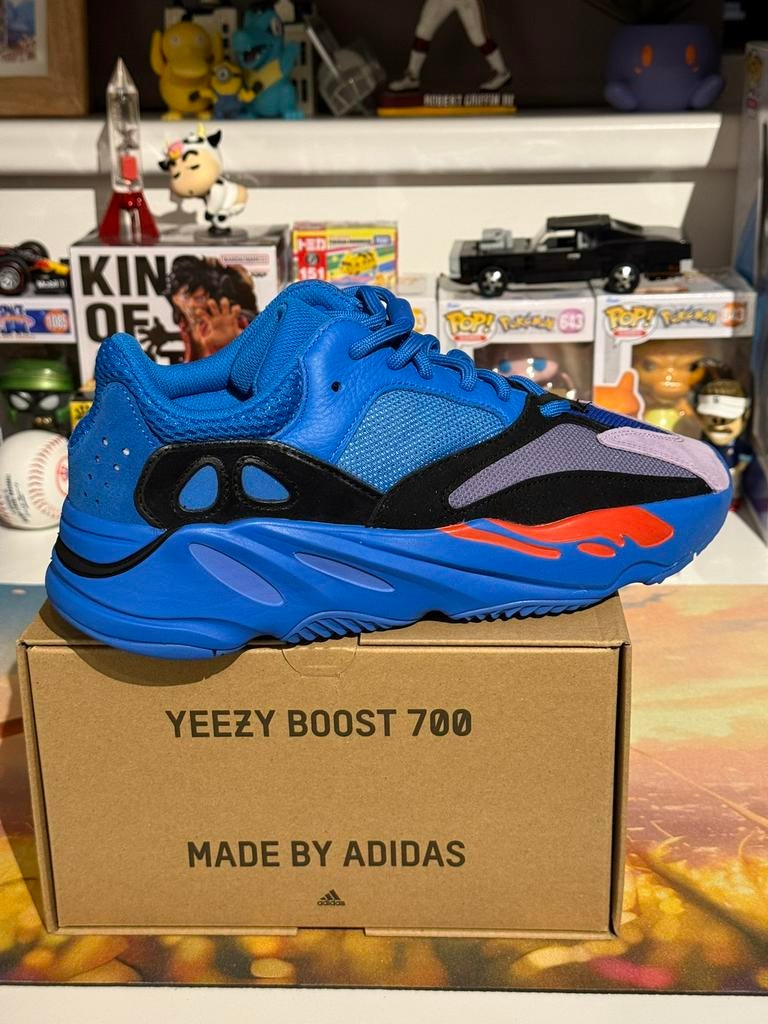 Adidas Yeezy Boost 700 Hi-Res Blue / Blauw - Maat 44, Blauw, Nieuw, Ophalen of Verzenden, Sneakers of Gympen