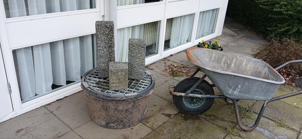 Waterornament, Ophalen, Gebruikt, Graniet, Waterornament