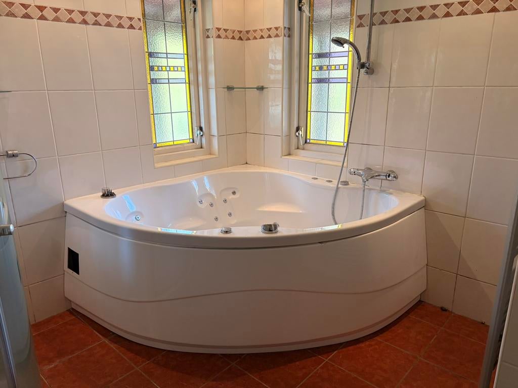 Jaccuzi hoekbad, Ophalen, Zo goed als nieuw