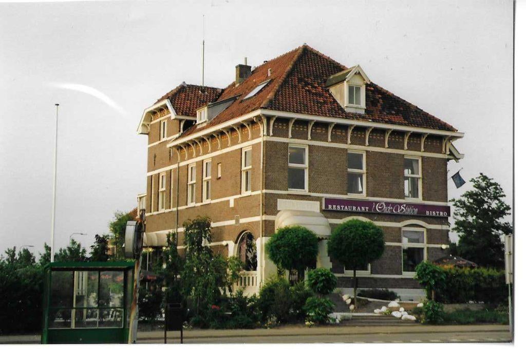 ns station  nieuwerkerk a/d ijssel  nu horeca, Verzamelen, 1960 tot 1980, Verzenden, Foto, Zo goed als nieuw