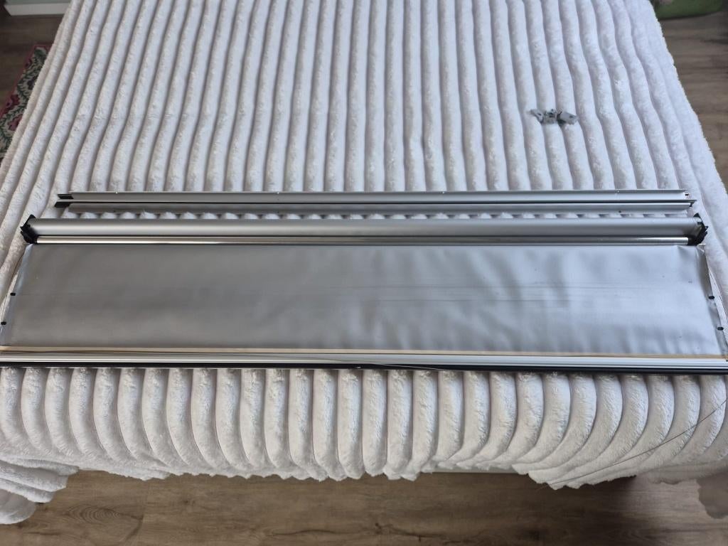 Dakraam rolgordijn verduisterend, Ophalen, 100 tot 150 cm, Zo goed als nieuw, Modern