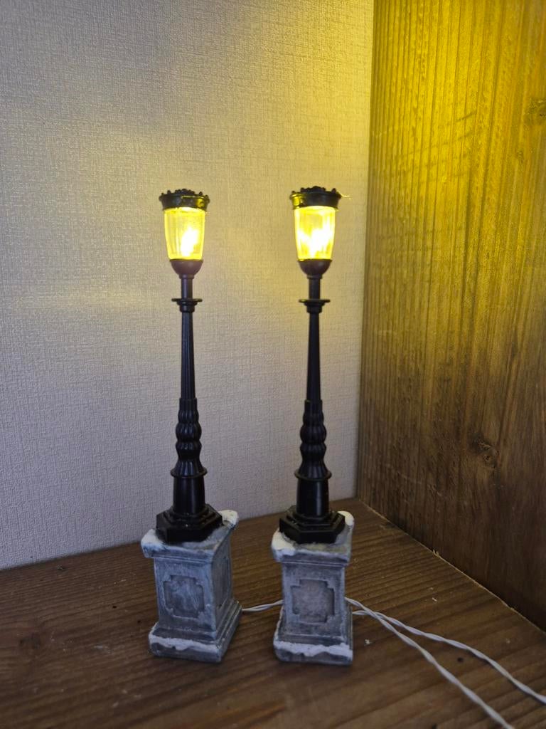 Kerstdorp mooie straatlantaarns set kersthuisjes, Diversen, Ophalen of Verzenden, Zo goed als nieuw