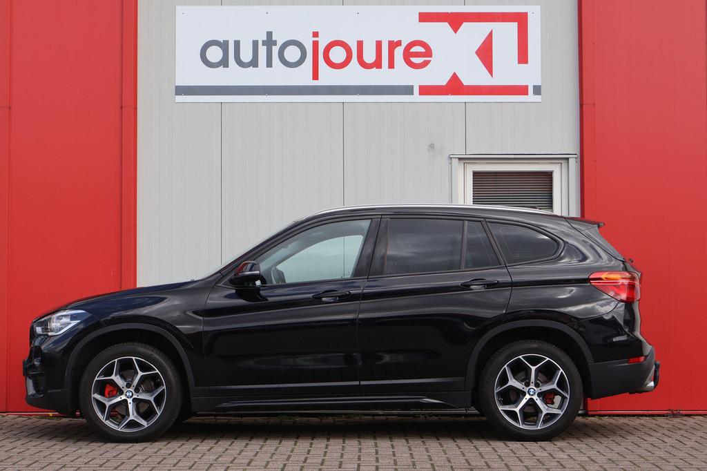 BMW X1 sDrive16d High Executive Aut. | HUD | Leder | Trekhaa, Lichtsensor, Gebruikt, 116 pk, Bedrijf