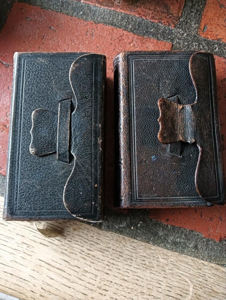 2 oude bijbeltjes, nieuwe testament, bieden., Ophalen of Verzenden