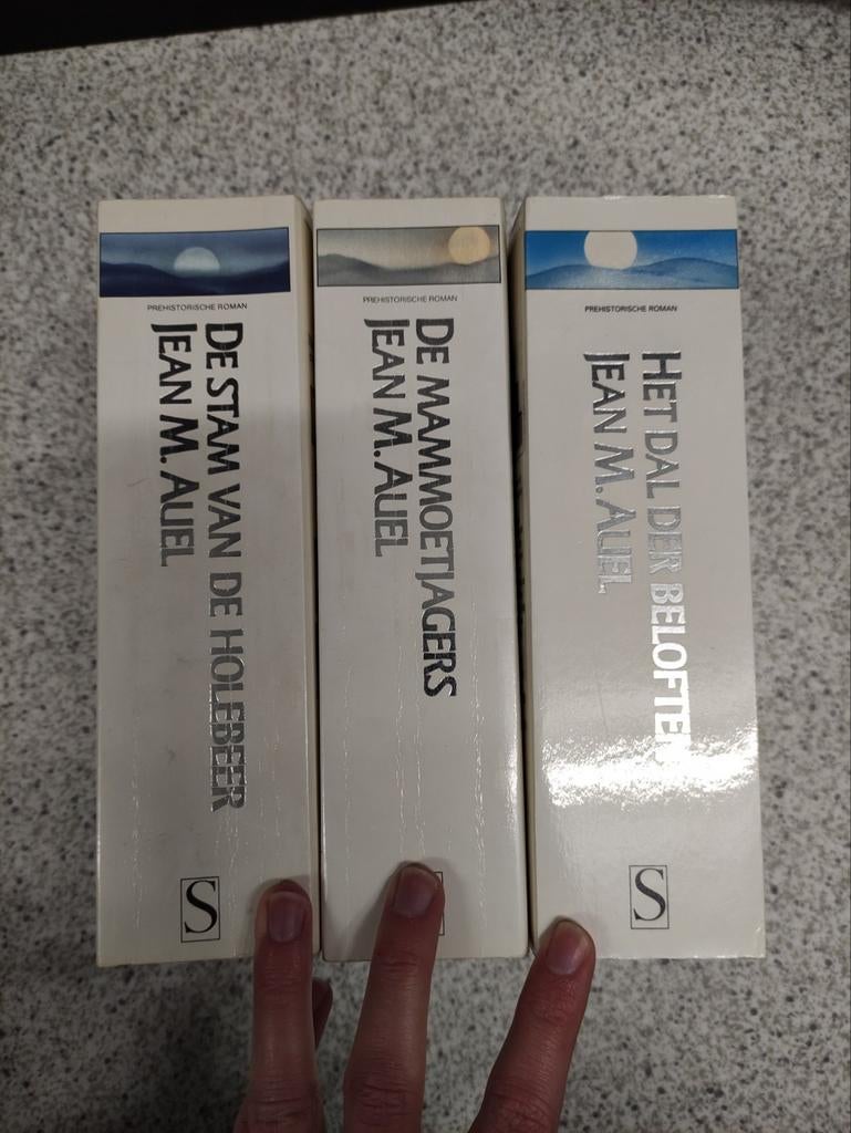 Jean Auel boeken - deel 1, 3 en 4, Ophalen of Verzenden