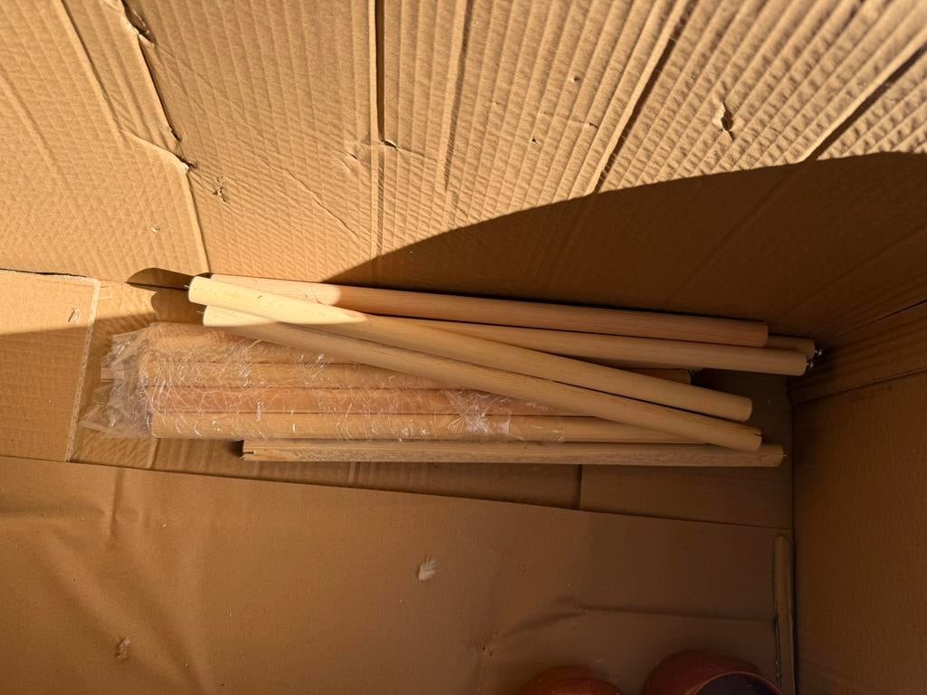 14 stokken voor in de kooien nieuw, Ophalen, Zo goed als nieuw