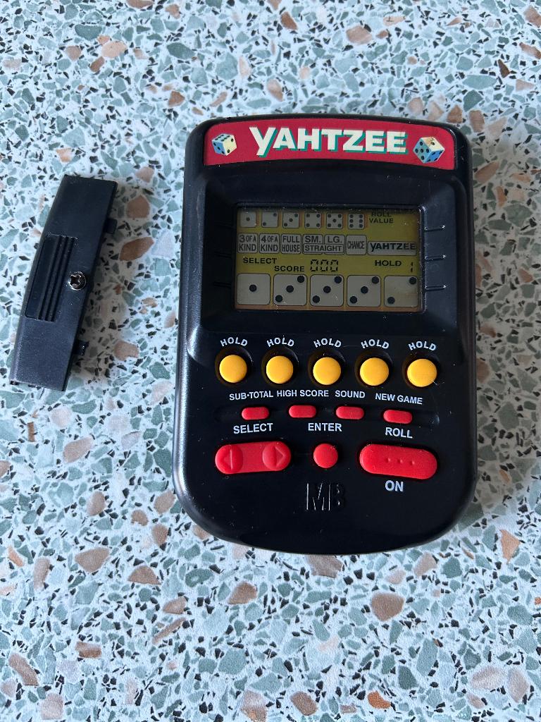 MB game and watch yathzee lcd handheld game spel, Ophalen, Puzzel en Educatief, Gebruikt, 1 speler