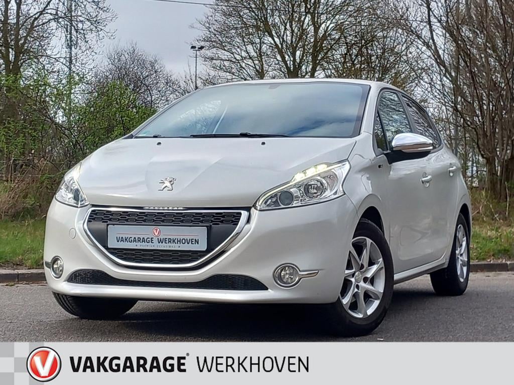 Peugeot 208 1.2 PureTech Style | 5-Deurs | Stoelverwaming |, Auto's, Voorwielaandrijving, Stof, Gebruikt, Zwart