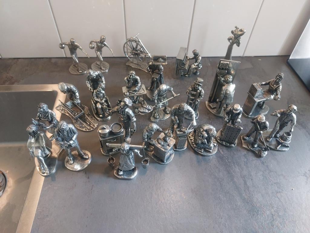 Tinnen beeldjes: beroepen en ambachten (Pewter), Ophalen