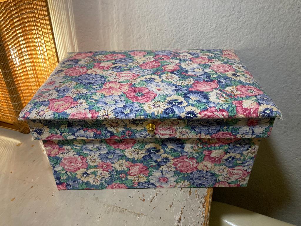 Vintage brocante Franse oude stoffen sieradendoos beautycase, Ophalen of Verzenden, Gebruikt, Blauw, Softcase
