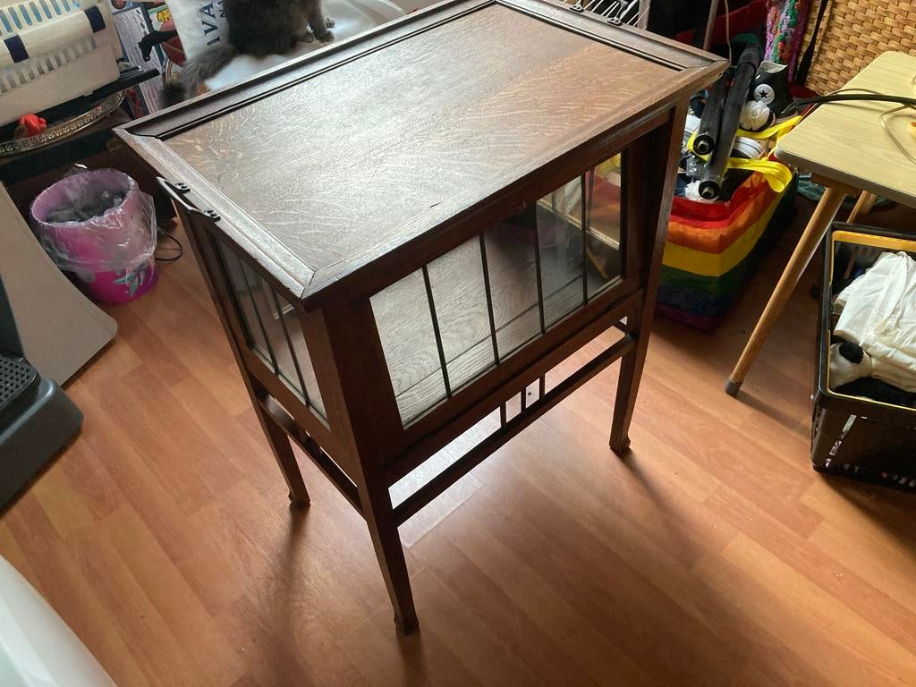 Antieke houten theekastje met dienblad en glas, Ophalen of Verzenden