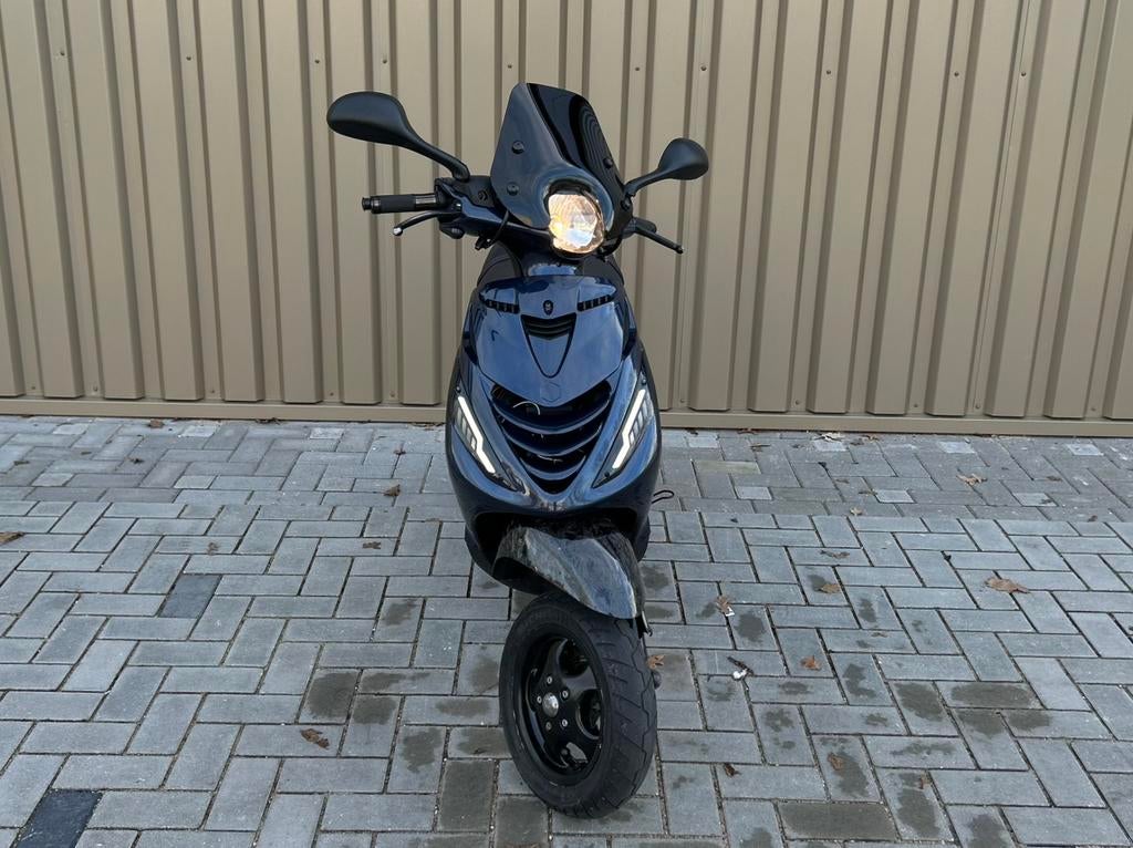 Piaggio Zip iGet SP Vork | 2020 | 3.100 km | Full opties, Ophalen, Maximaal 45 km/u, Zip, Zo goed als nieuw