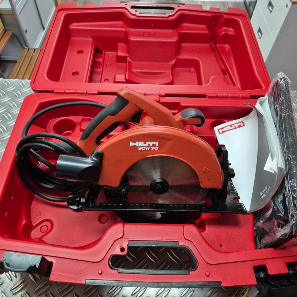 Hilti SCW 70 cirkelzaag met railadapter NIEUW in koffer, Hilti, Nieuw, Support@hilti.com, Hilti Corporation, Feldkircher Strasse 100, 
9494 Schaan
Liechtenstein