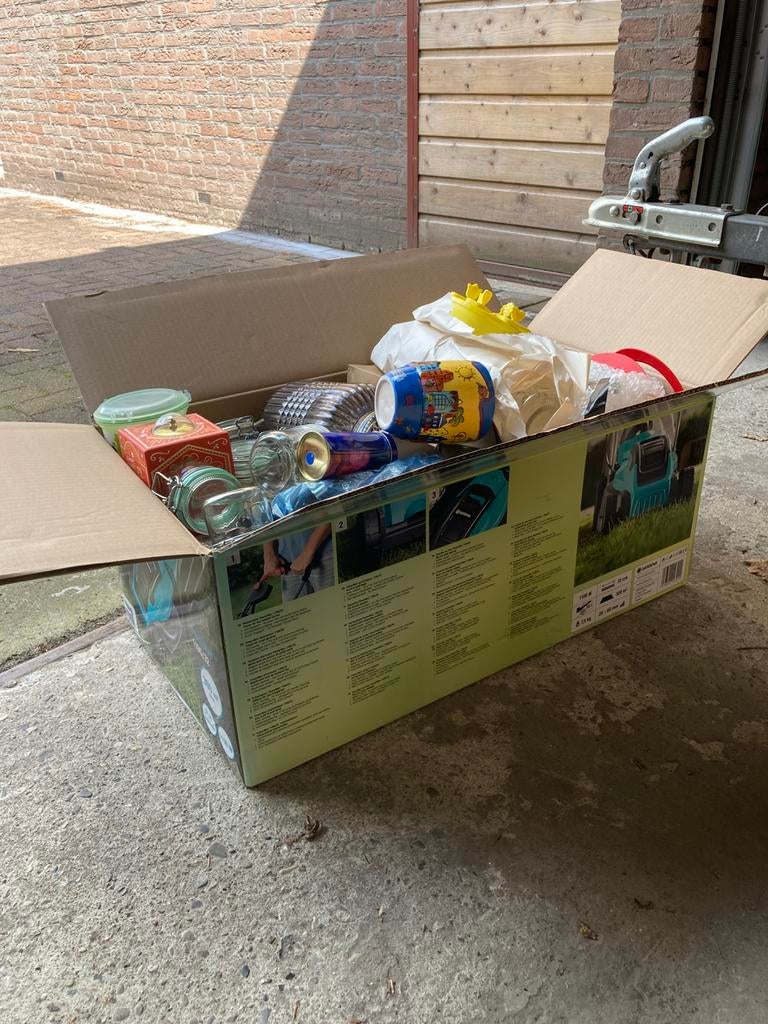 Doos vol rommelmarktspullen € 15,-, Diversen, Rommelmarktspullen, Zo goed als nieuw, Ophalen