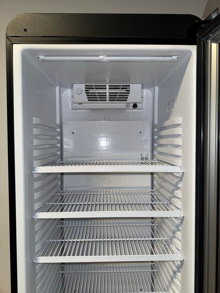 Koelkast met glazen deur - 373 liter inhoud, 200 liter of meer, 60 cm of meer, Zonder vriesvak, Gebruikt