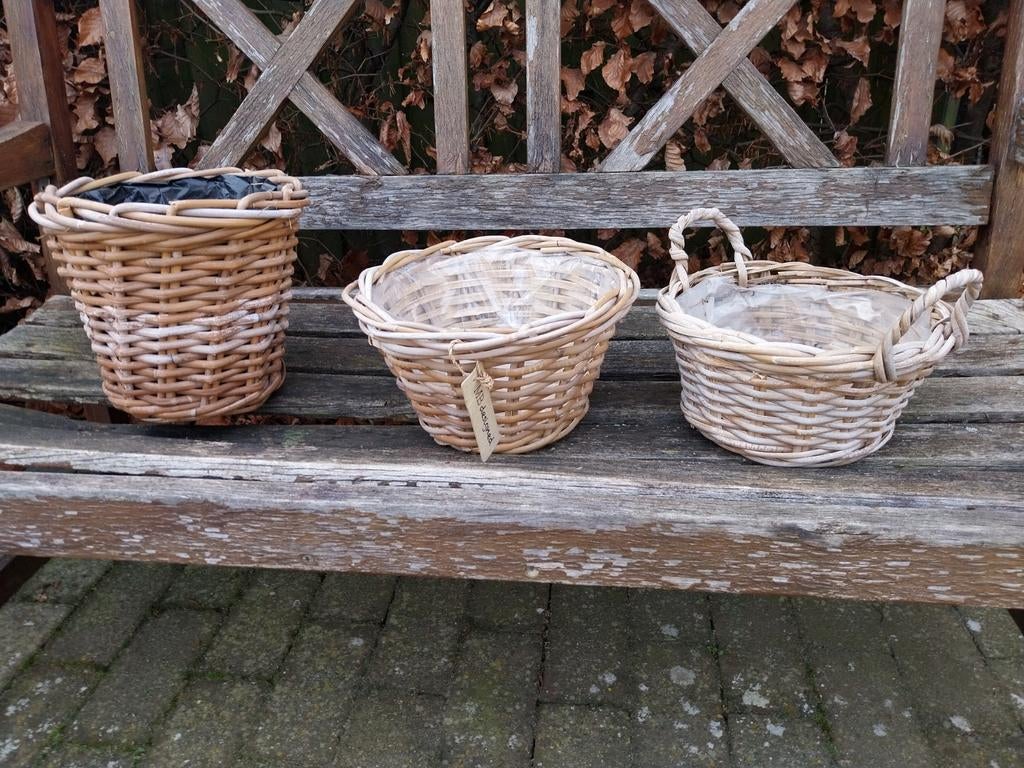 RIETEN EN HOUTEN BLOEMPOTTEN, Minder dan 30 cm, Rond, Ophalen of Verzenden, Zo goed als nieuw