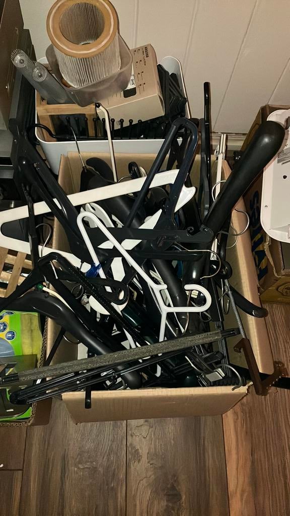 kledinghangers, Ophalen, Zo goed als nieuw, Kunststof