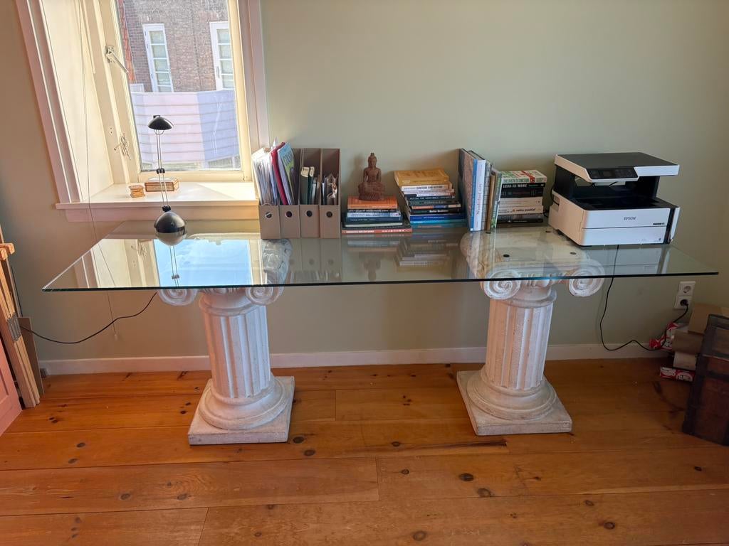 Uniek groot glazen bureau (225 cm) met massief stenen zuilen, Huis en Inrichting, Bureaus, Zo goed als nieuw, Computerbureau, Overige merken