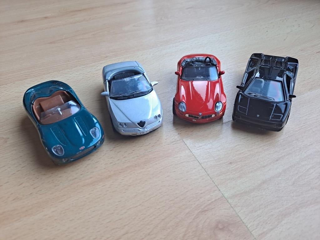 4 Welly modelauto's: BMW, Alfa Romeo, Jaguar, Lamborghini, Overige merken, Gebruikt, Auto, 1:32 tot 1:50