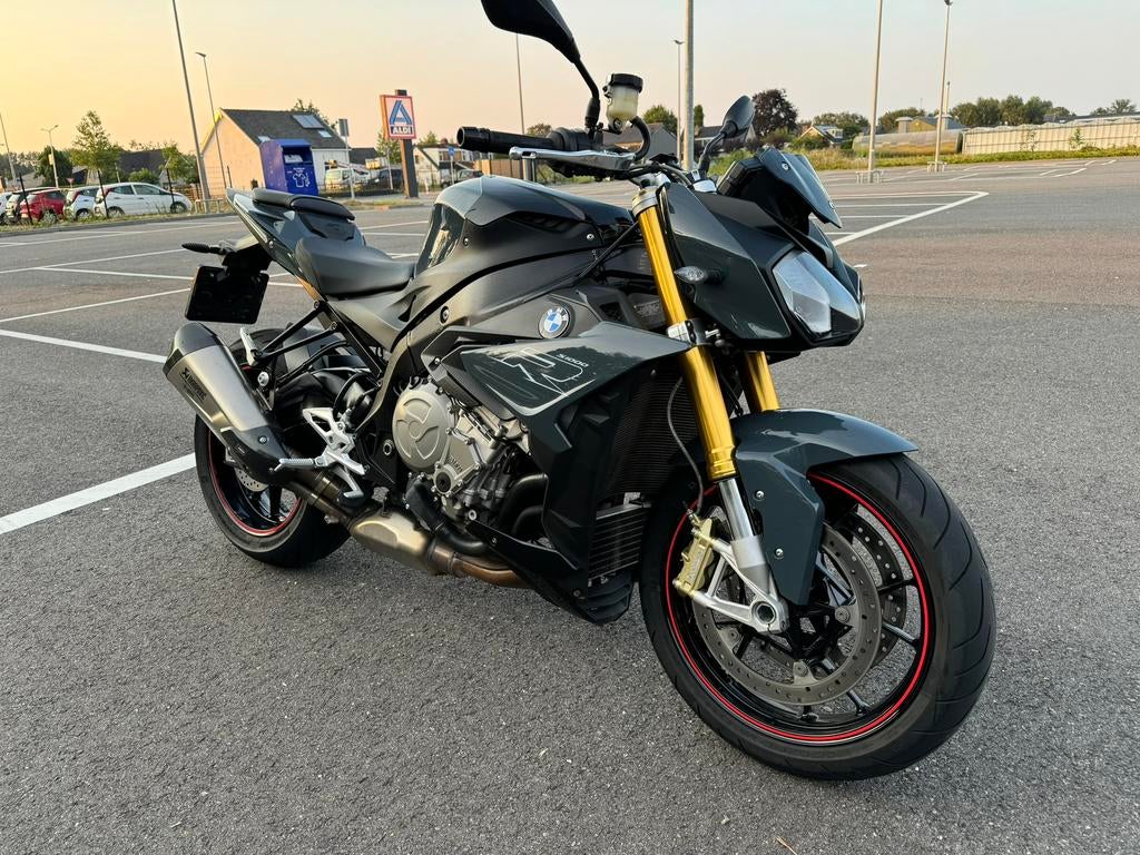BMW S1000R | Full option | Akrapovic, 4 cilinders, Motorrijbewijs A, Handvatverwarming, Particulier