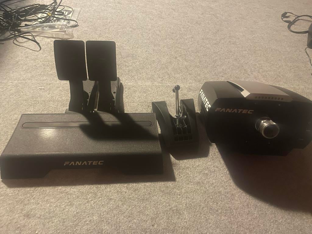 Fanatec Wheelbase en Pedalen Set, Ophalen, Online, 1 speler, Zo goed als nieuw