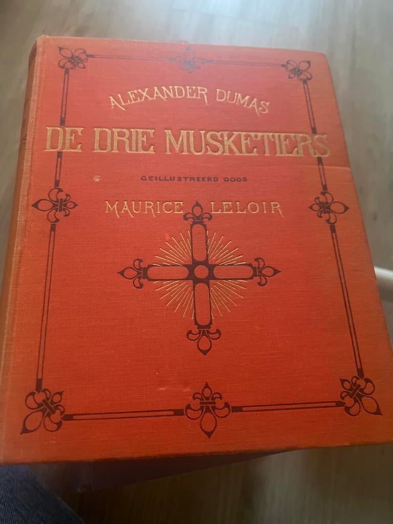 Boek De Drie Musketiers Alexander Dumas, Ophalen of Verzenden, Gelezen, Nederland
