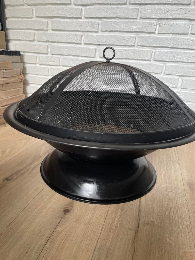 Zwarte vuurschaal met rooster en vonkenscherm, Ophalen of Verzenden, Gebruikt