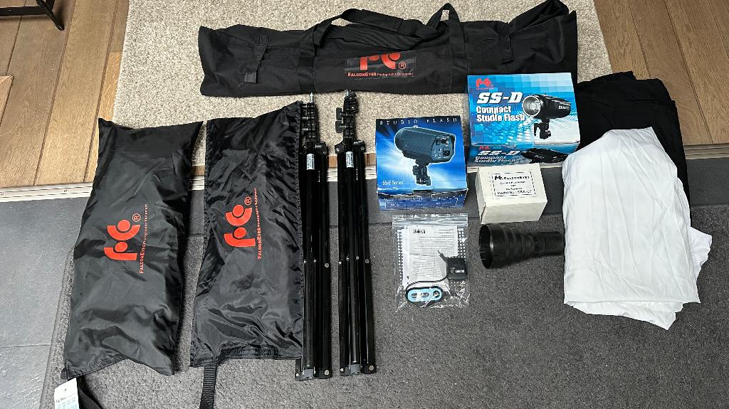 Falcon Eyes flitsset met achtergrondsysteem, Ophalen, Gebruikt, Lamp of Flitsset