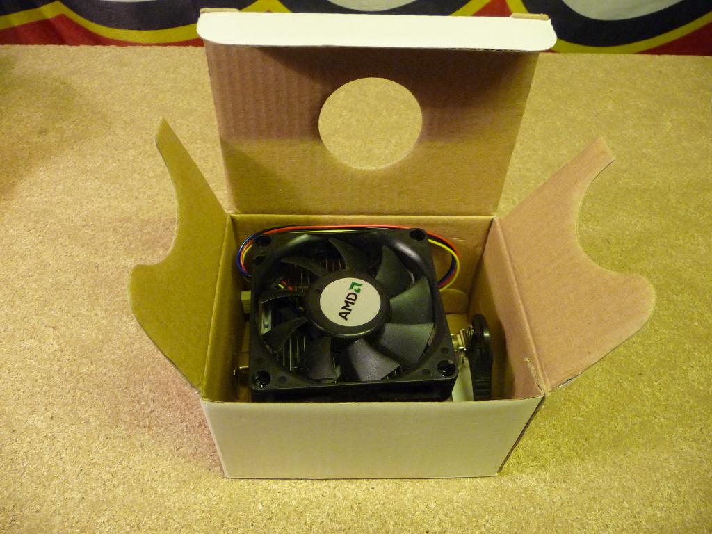 Koelblok en ventilator voor AMD2 AMD2+ socket CPU, Ophalen of Verzenden, Nieuw, Luchtkoeling